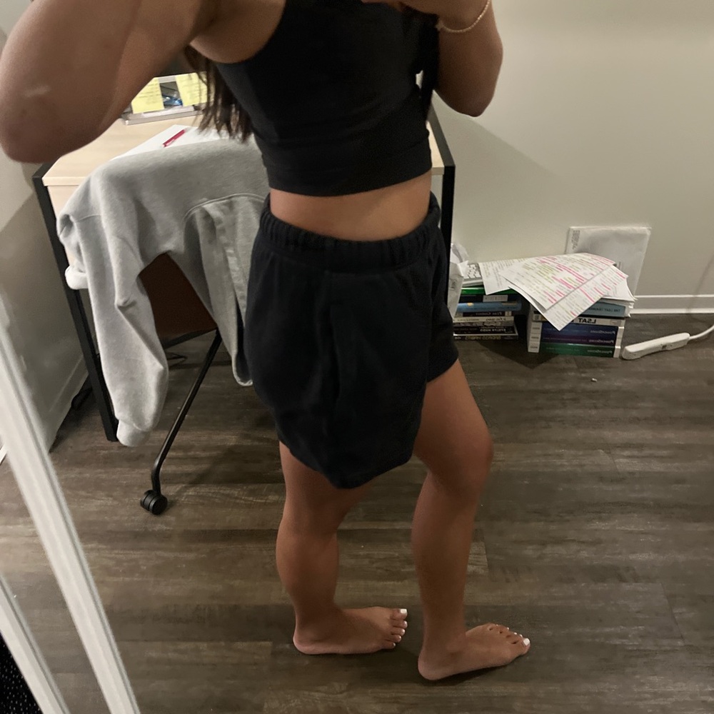 Skims sweat shorts - Picture 2 of 4